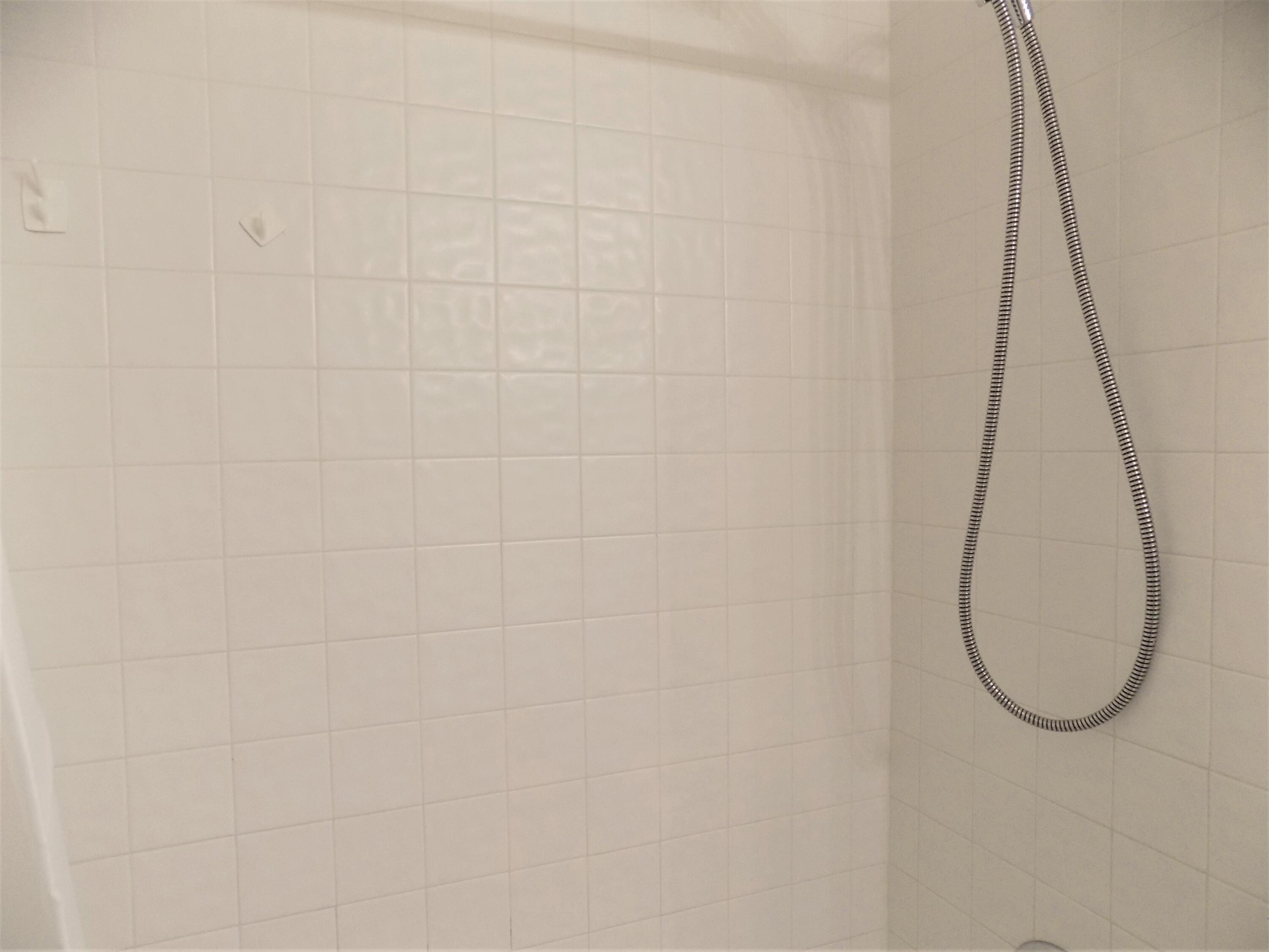 8059 Hiddenview Terrace Boca Raton, FL 33496 - Photo 26 of 39 GUEST BATH 2