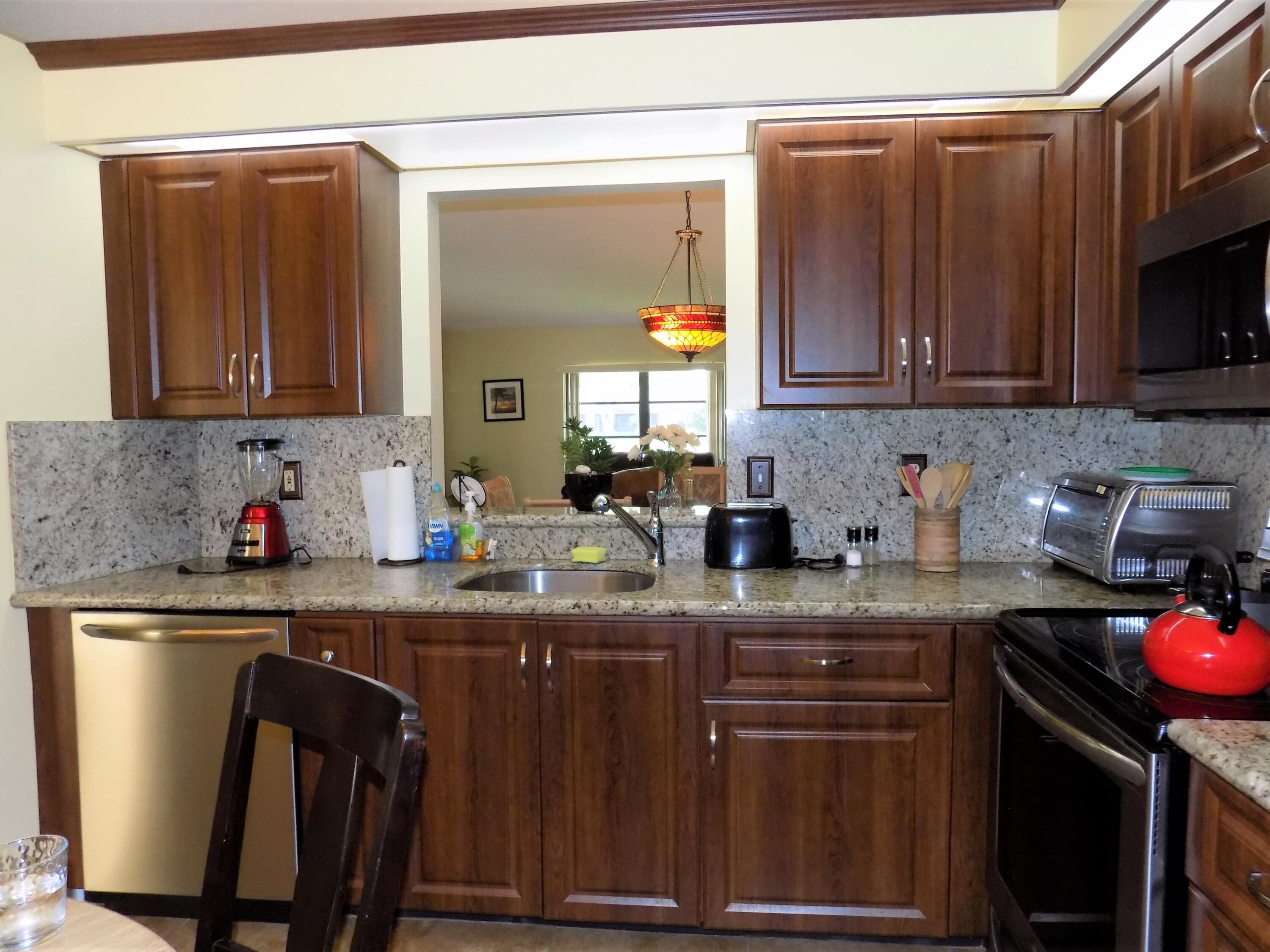 8059 Hiddenview Terrace Boca Raton, FL 33496 - Photo 5 of 39 KITCHEN 3