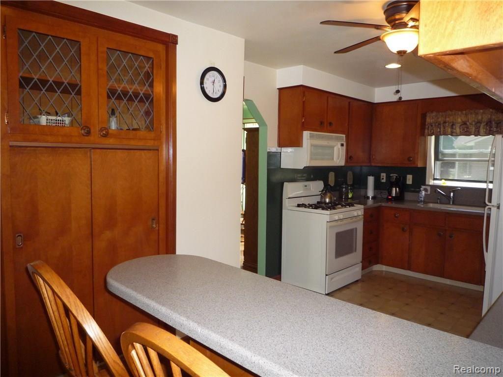 3098 York Road Rochester, MI 48309 - Photo 40 of 91 P1070926.JPG