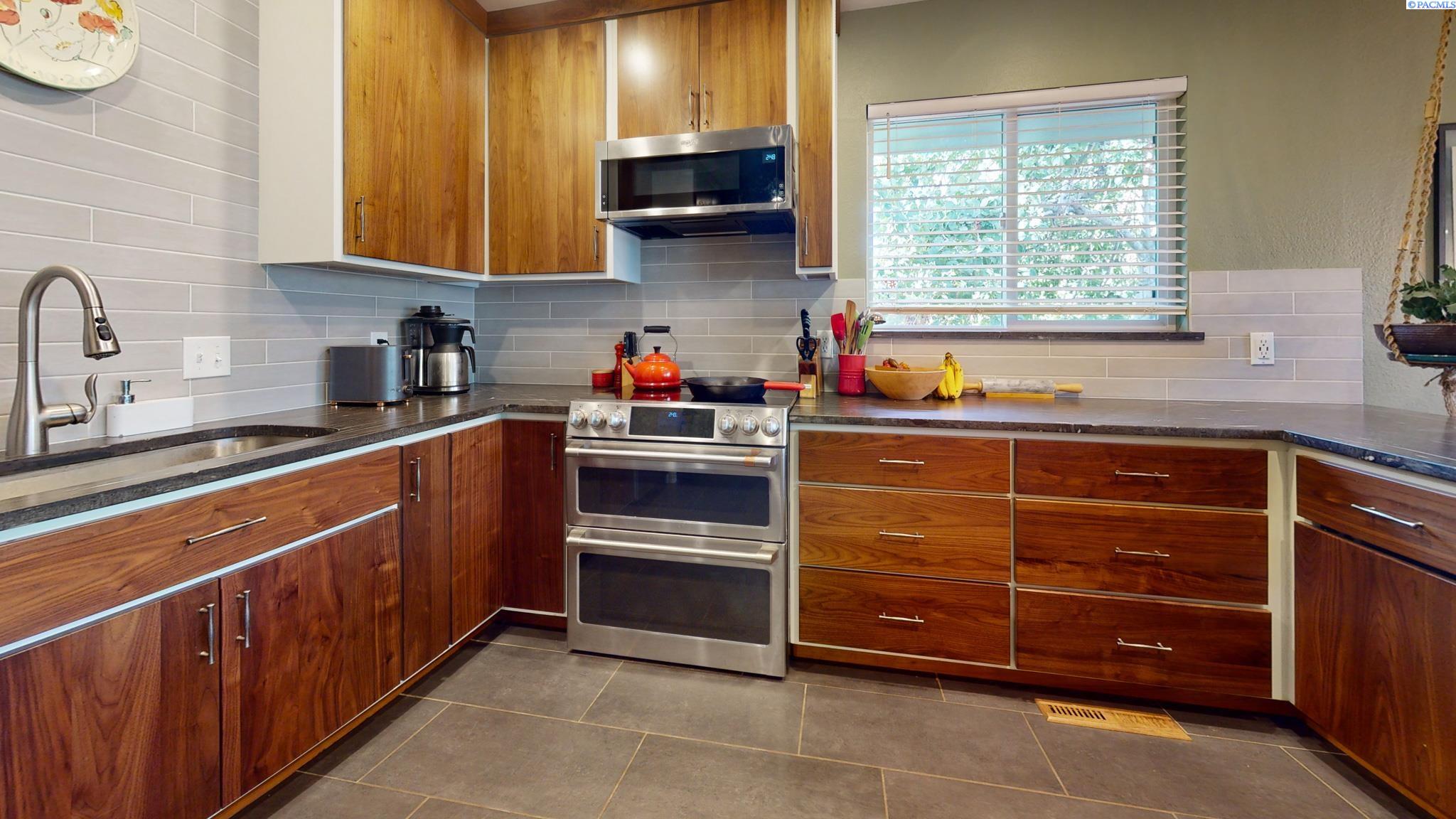 728 Southeast Ridgeview Street Pullman, WA 99163 - Photo 8 of 25 Gallery Image 8