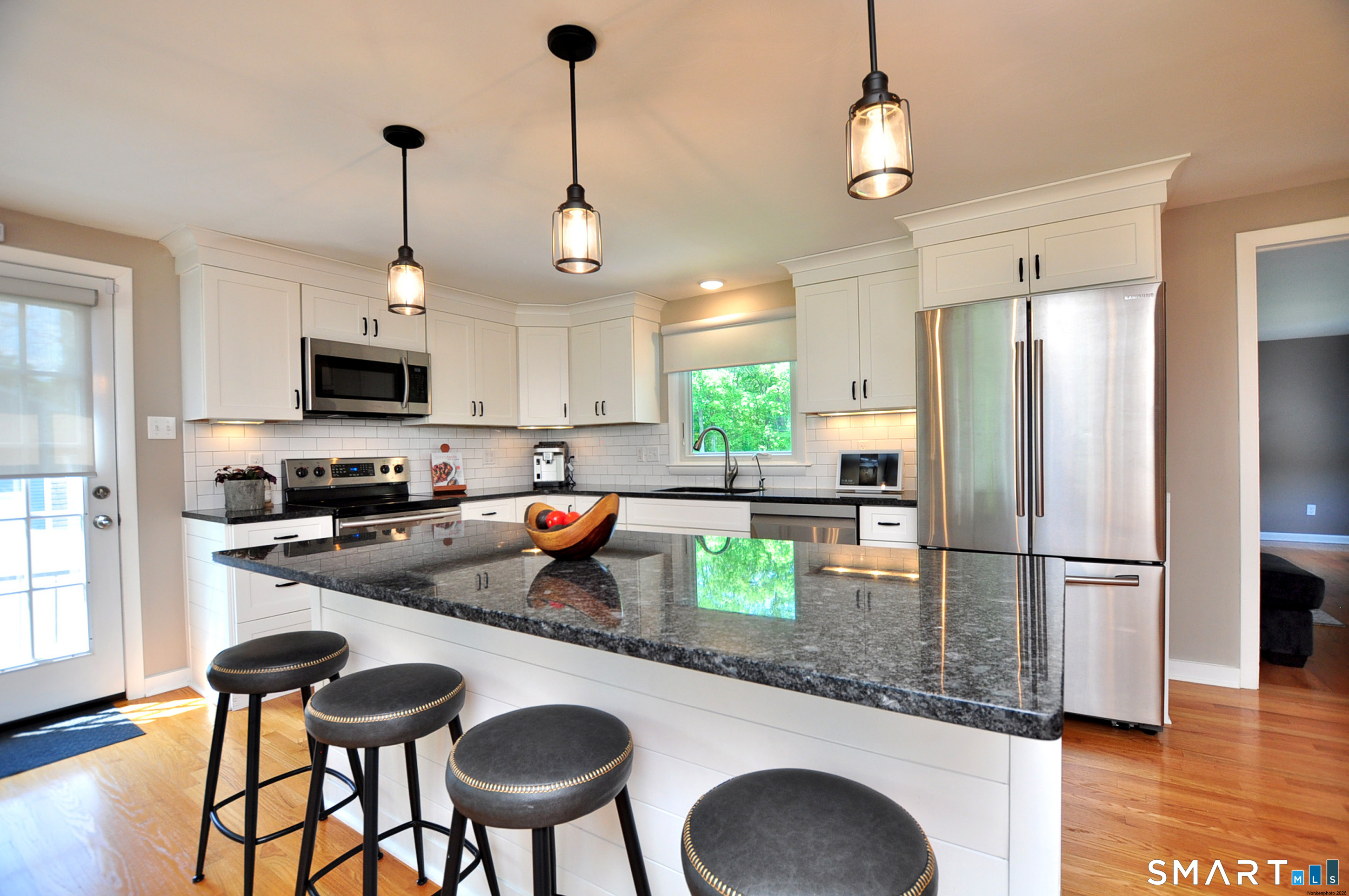 429 South Stone Street Suffield, CT 06093 - Photo 9 of 39