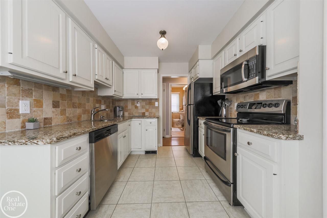 374 Ridgemont Road Grosse Pointe Farms, MI 48236 - Photo 9 of 25