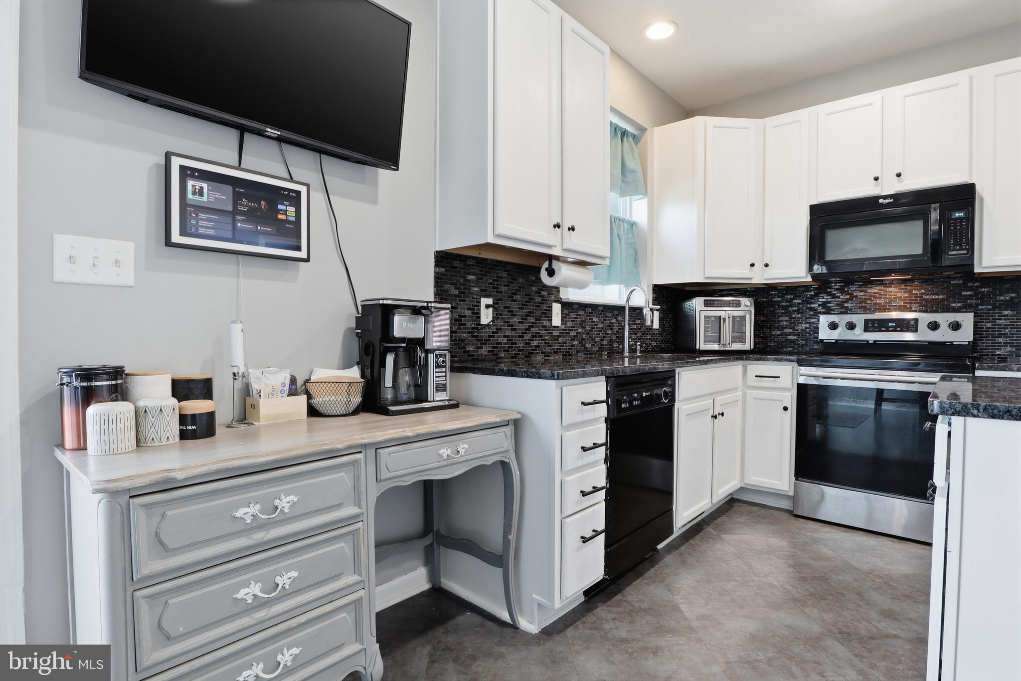 348 Cape Climb York, PA 17408 - Photo 7 of 29 a kitchen with cabinets stainless steel appliances and a counter space