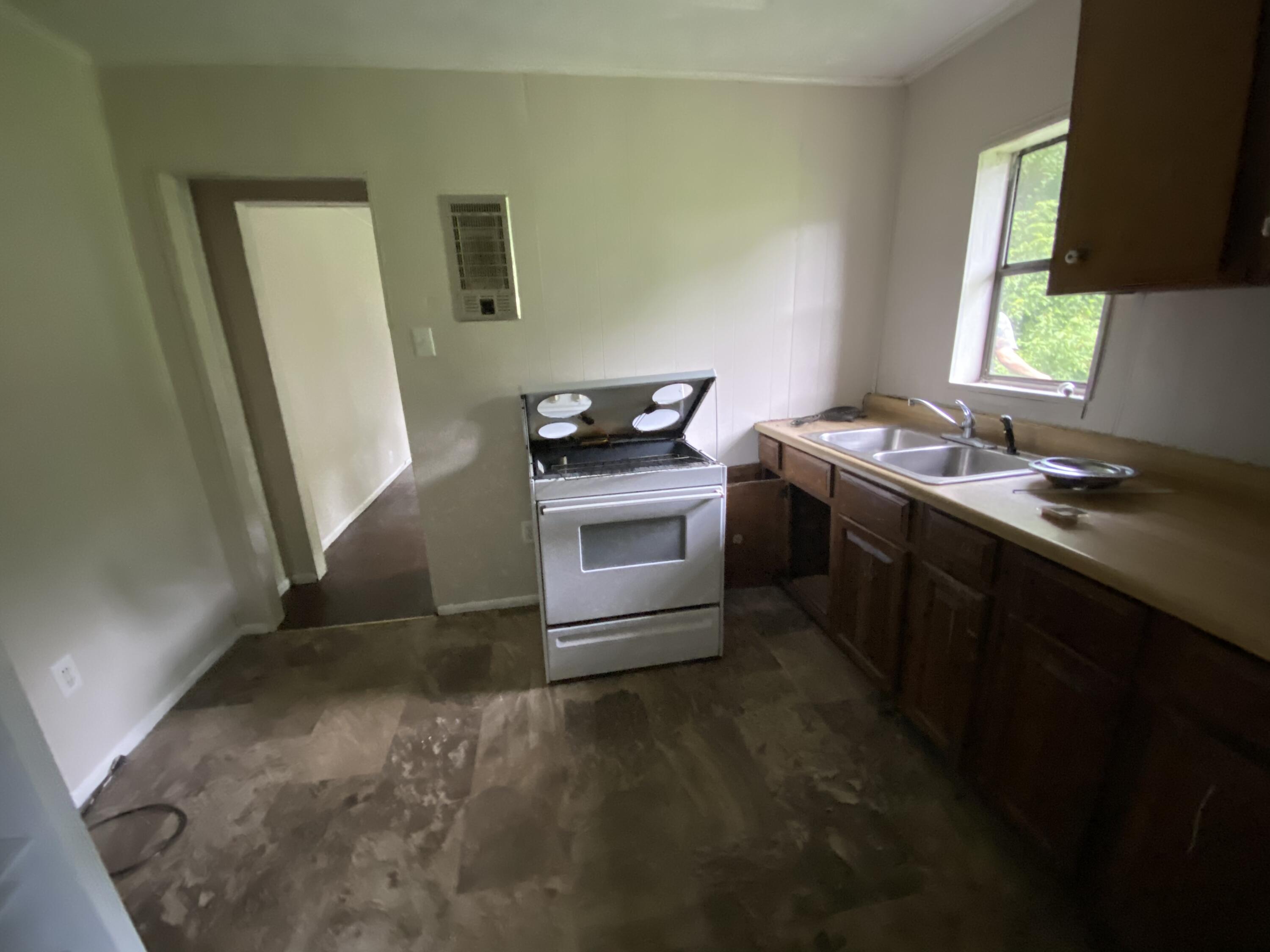 208 Happy Valley Road Johnson City, TN 37601 - Photo 4 of 15 E74B7520-C7FC-4B93-9244-DED61EF82174