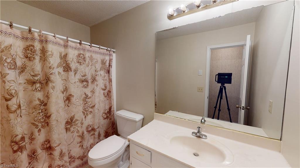 112 Applegate Road Kernersville, NC 27284 - Photo 14 of 23 Gallery Image 14