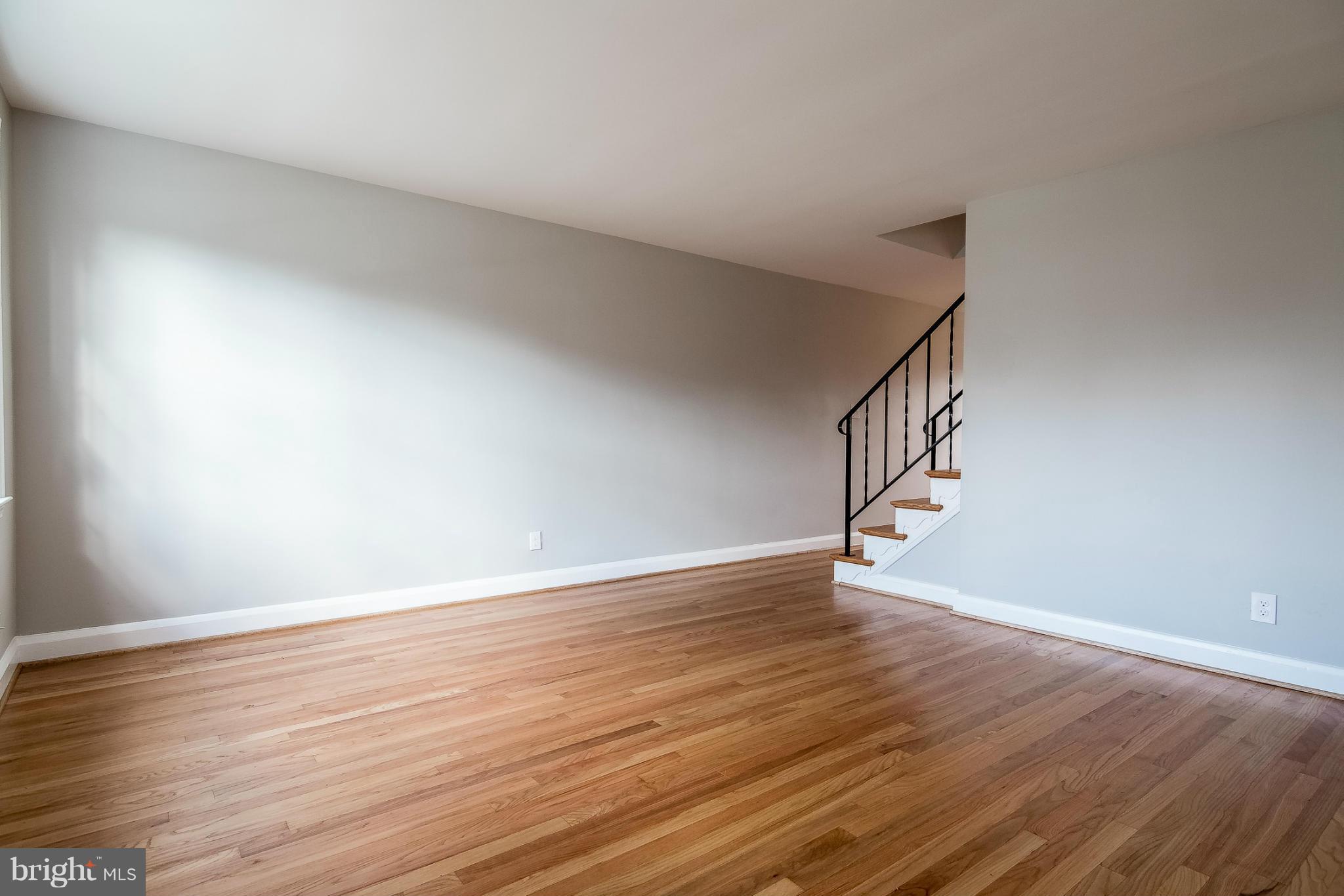 1211 Harwall Road Baltimore, MD 21207 - Photo 4 of 25 Living Room