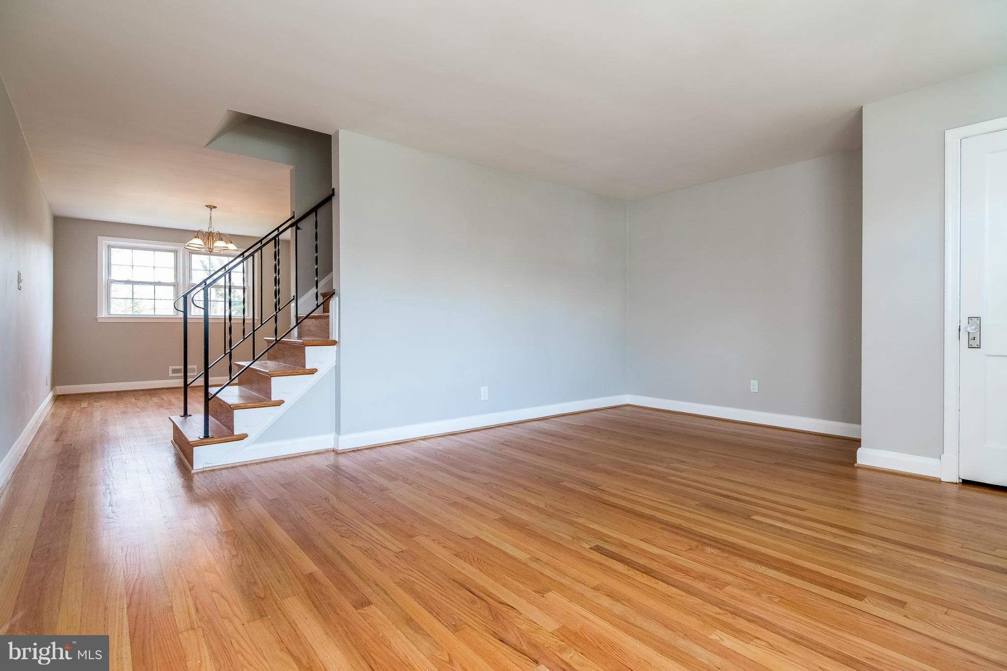 1211 Harwall Road Baltimore, MD 21207 - Photo 5 of 25 Living Room