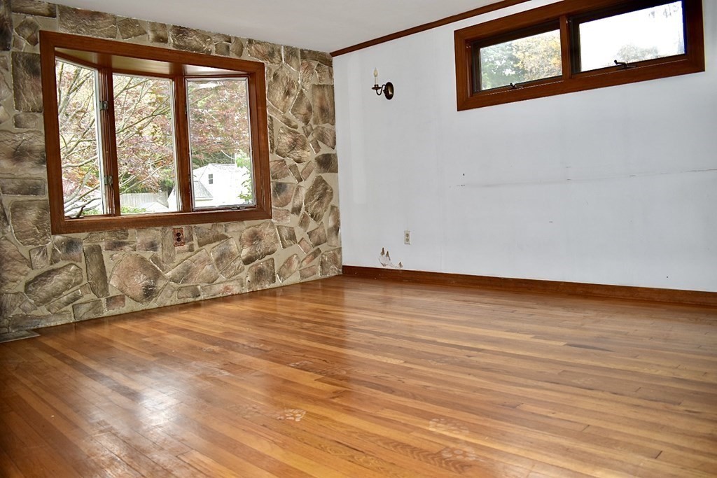 30 Darnell Road Worcester, MA 01606 - Photo 3 of 19 Gallery Image 3
