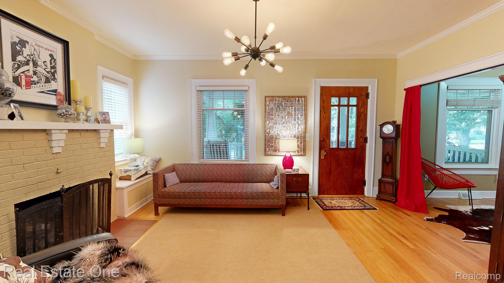 410 West 4th Street Rochester, MI 48307 - Photo 5 of 33 410 4th-13.jpg