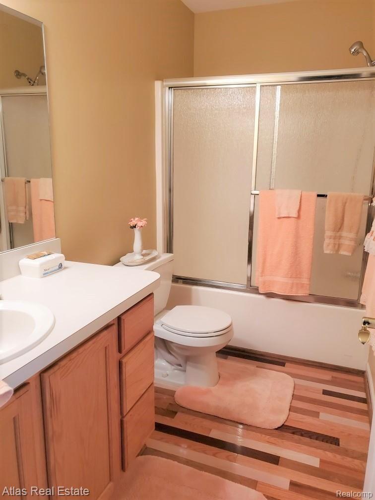 2071 West Ridge Drive Davison, MI 48423 - Photo 20 of 27 main bathroom.jpg