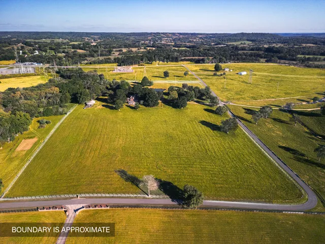 $1,400,000 | 162 W Road, Wartrace, TN 37183