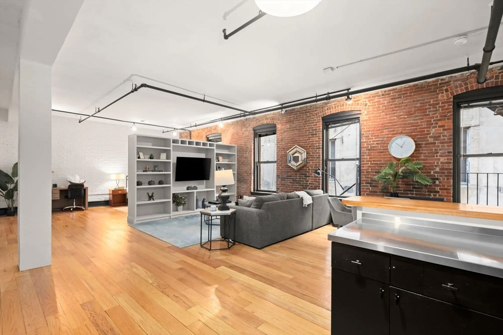 19 Stanhope Street, Unit 2C Boston, MA 02116 - Photo 7 of 27