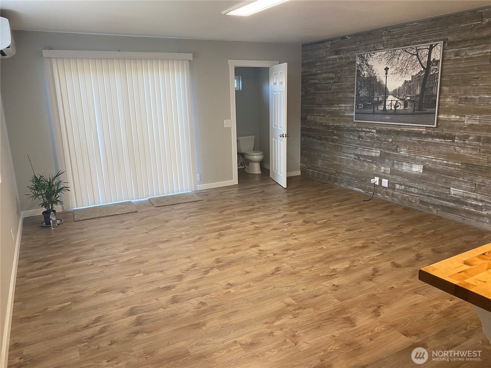 802 Hanford Avenue Bremerton, WA 98310 - Photo 2 of 16