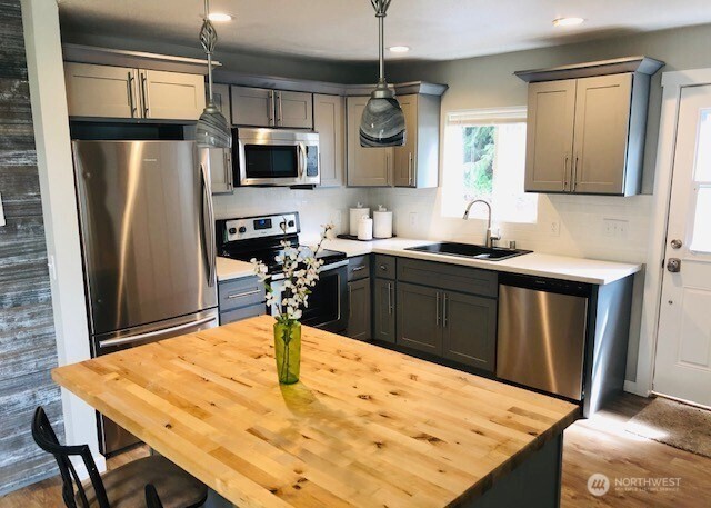 802 Hanford Avenue Bremerton, WA 98310 - Photo 5 of 16