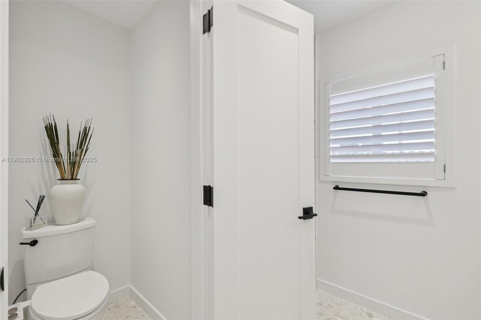 2105 Southwest 98th Avenue Miami, FL 33165 - Photo 32 of 88