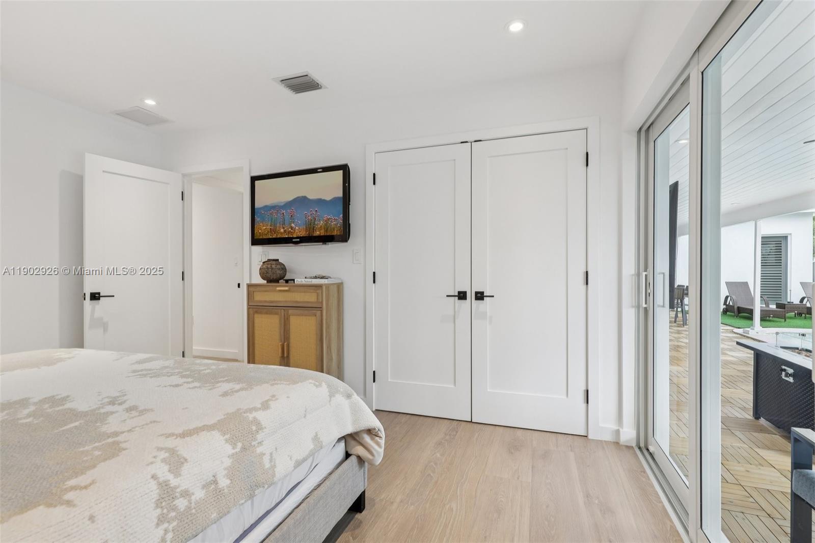 2105 Southwest 98th Avenue Miami, FL 33165 - Photo 37 of 88