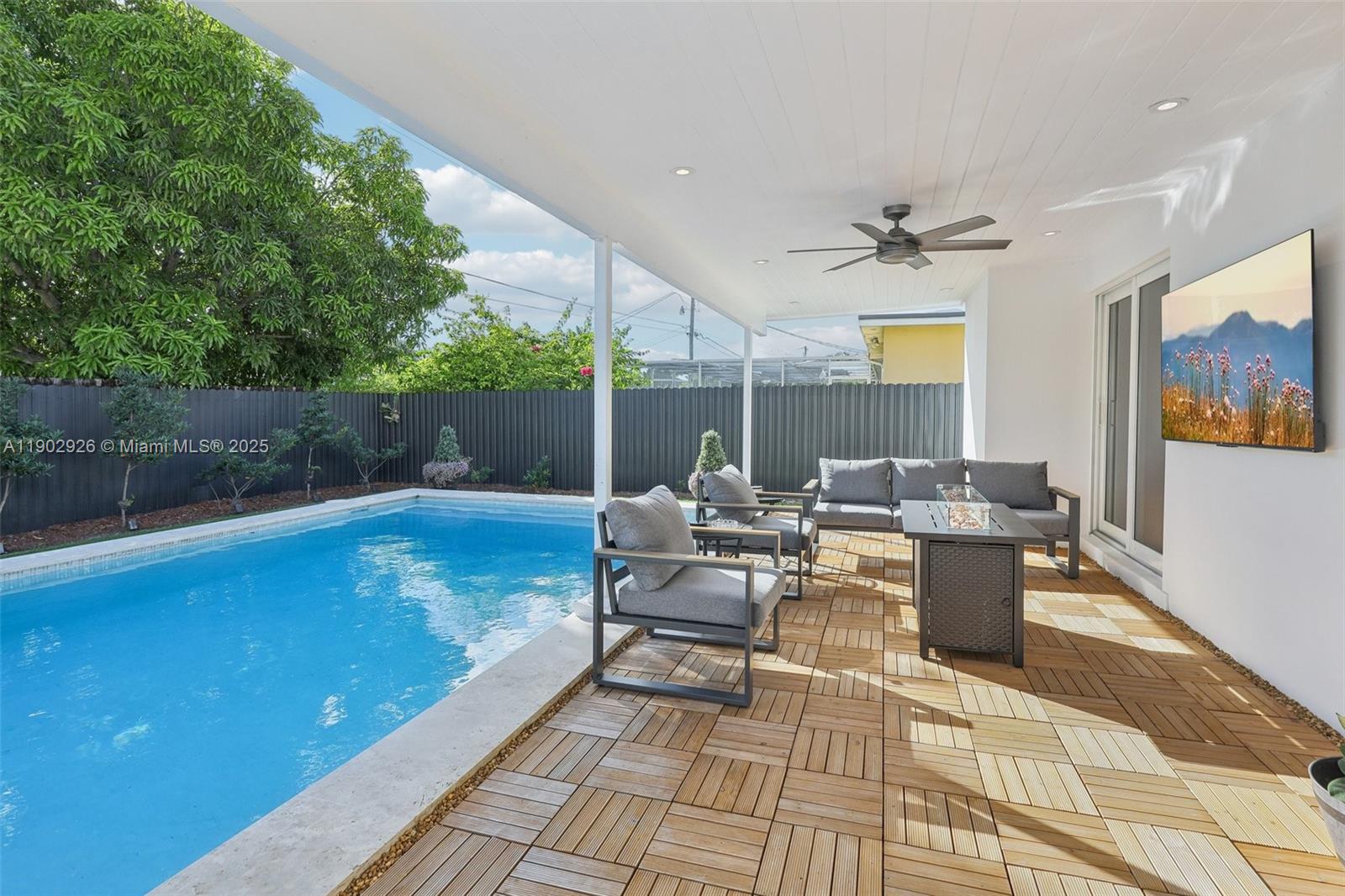 2105 Southwest 98th Avenue Miami, FL 33165 - Photo 52 of 88