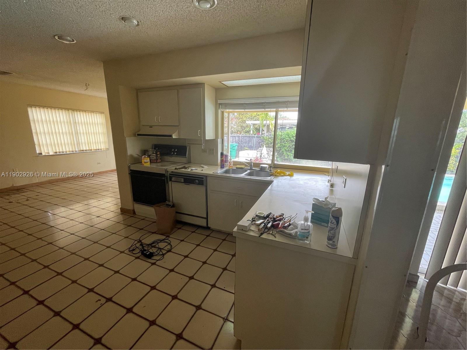 2105 Southwest 98th Avenue Miami, FL 33165 - Photo 64 of 88