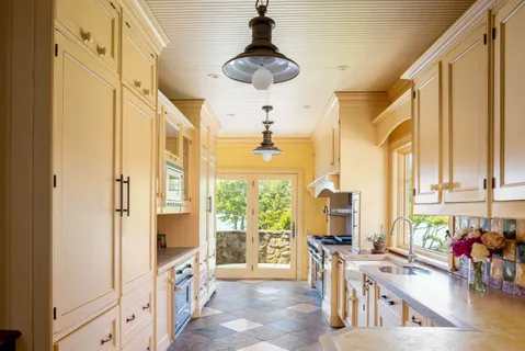 $18,000,000 | 1350 West West Cove Road, Cutchogue, NY 11935