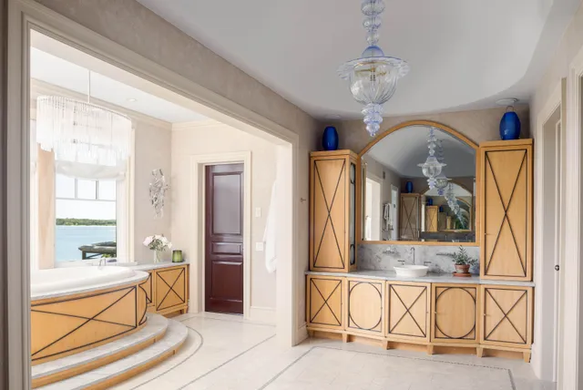 $18,000,000 | 1350 West West Cove Road, Cutchogue, NY 11935