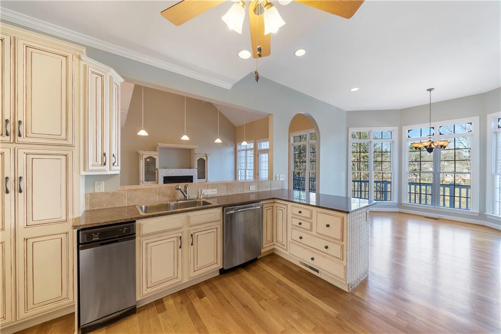 4868 Rio De Luna Hickory, NC 28601 - Photo 11 of 36 Gallery Image 11