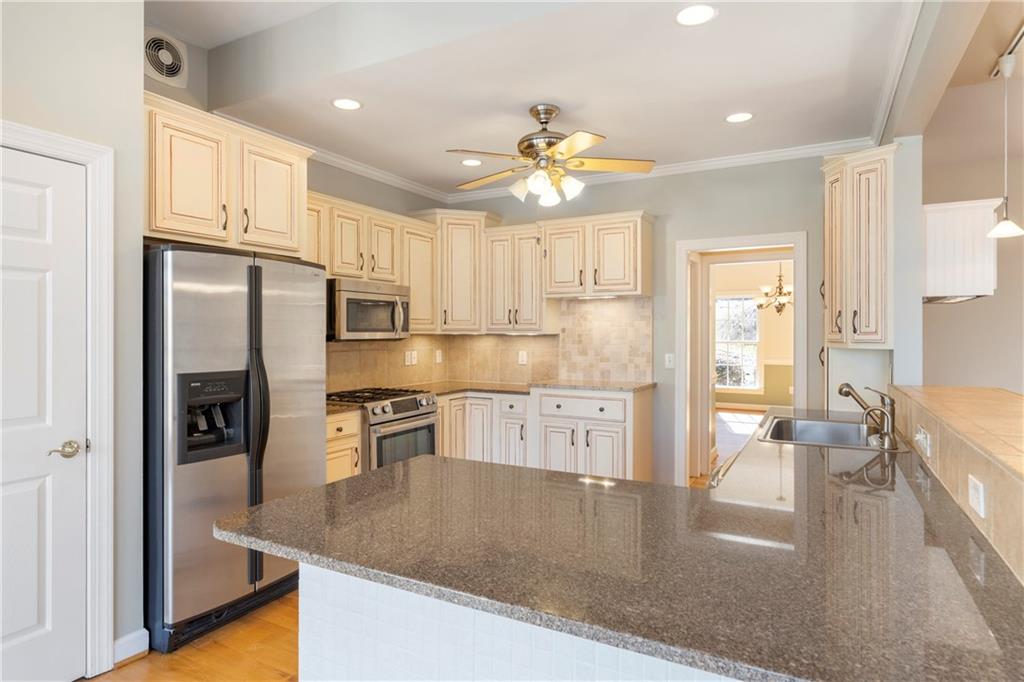 4868 Rio De Luna Hickory, NC 28601 - Photo 9 of 36 Gallery Image 9