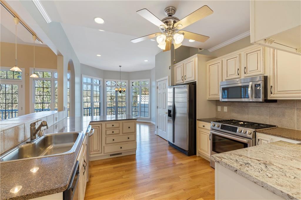 4868 Rio De Luna Hickory, NC 28601 - Photo 10 of 36 Gallery Image 10