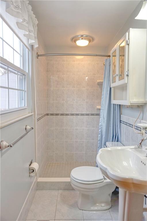 101 Walney Road Butler, PA 16002 - Photo 18 of 25 Master bath with walk-in shower!
