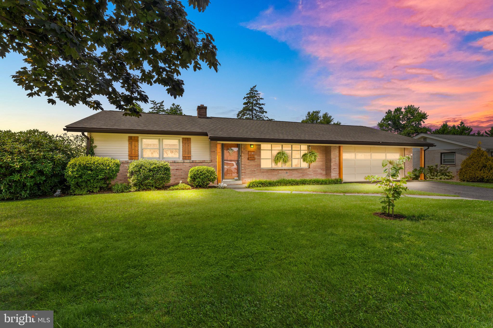 1108 Devonshire Road Lancaster, PA 17601 - Photo 2 of 32 Gallery Image 2