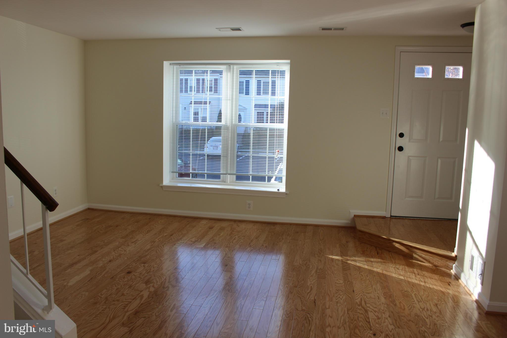 8007 Dayspring Court Springfield, VA 22153 - Photo 4 of 14 Living Room