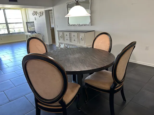 $2,350 | 3635 Whitehall Drive, Unit 304, West Palm Beach, FL 33401