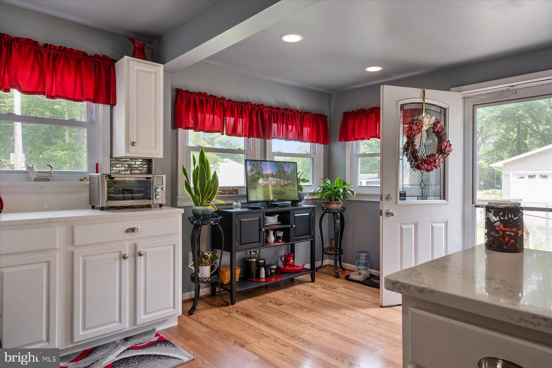 548 Sunset Knoll Road Pasadena, MD 21122 - Photo 4 of 39