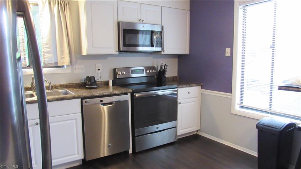 1708 North Hamilton Street, Unit G High Point, NC 27262 - Photo 6 of 11 Kitchen