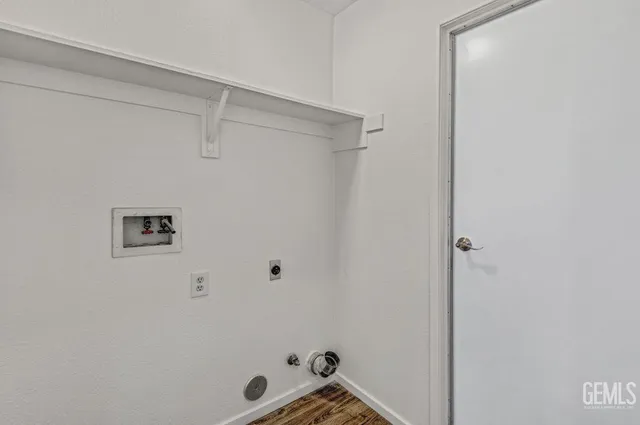 a view of utility room