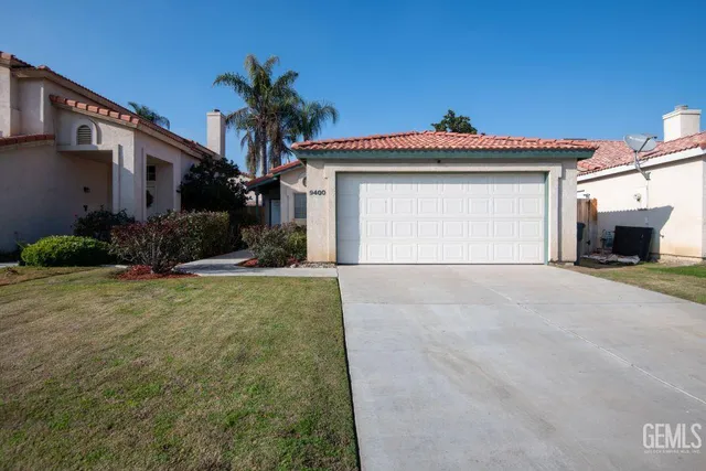 a view of a house with a yard and garage