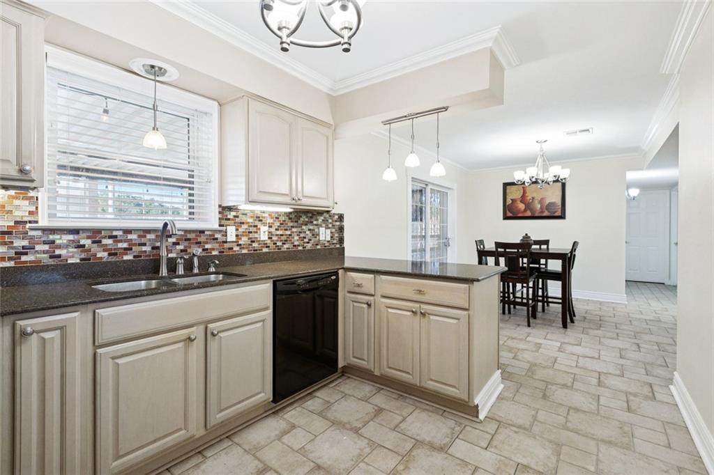 7670 Inlet Lane New Orleans, LA 70128 - Photo 8 of 22