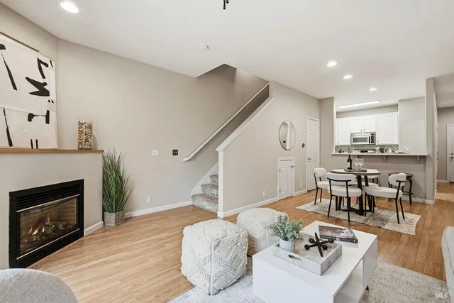 $575,000 | 384 Mark West Commons Circle, Santa Rosa, CA 95403