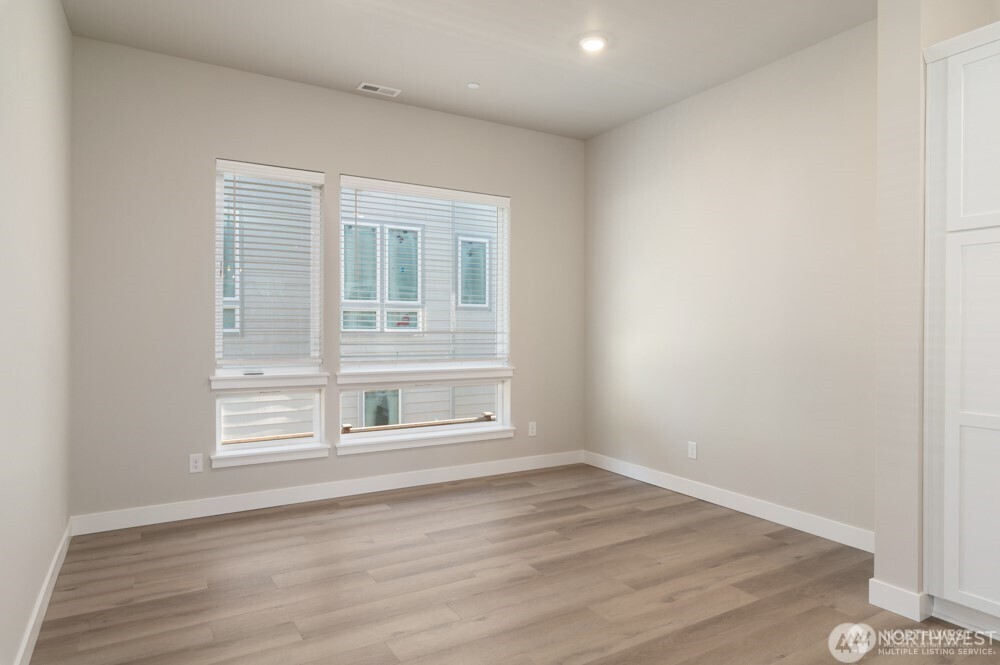 6609 South 128th Street Seattle, WA 98178 - Photo 9 of 27
