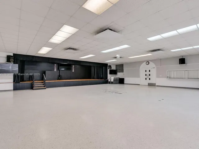 $99,500 | 900 Southwest 10th Terrace, Unit 8S, Hallandale Beach, FL 33009