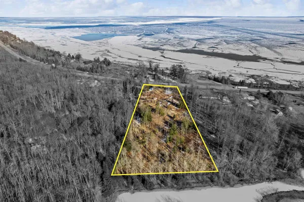 $164,900 | N2545 East State Highway M35, Menominee, MI 49858