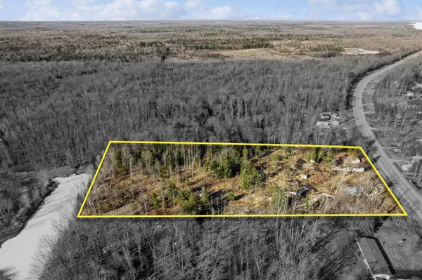 $164,900 | N2545 East State Highway M35, Menominee, MI 49858