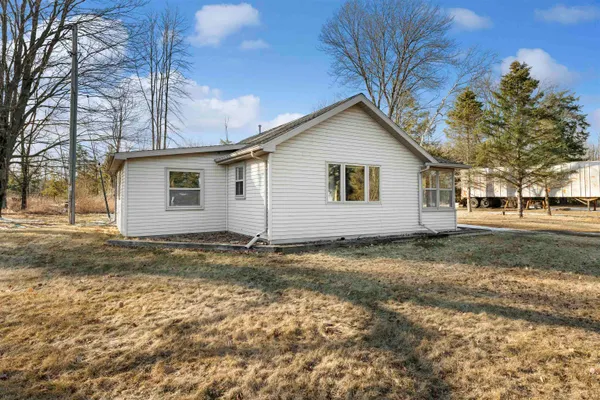 $164,900 | N2545 East State Highway M35, Menominee, MI 49858