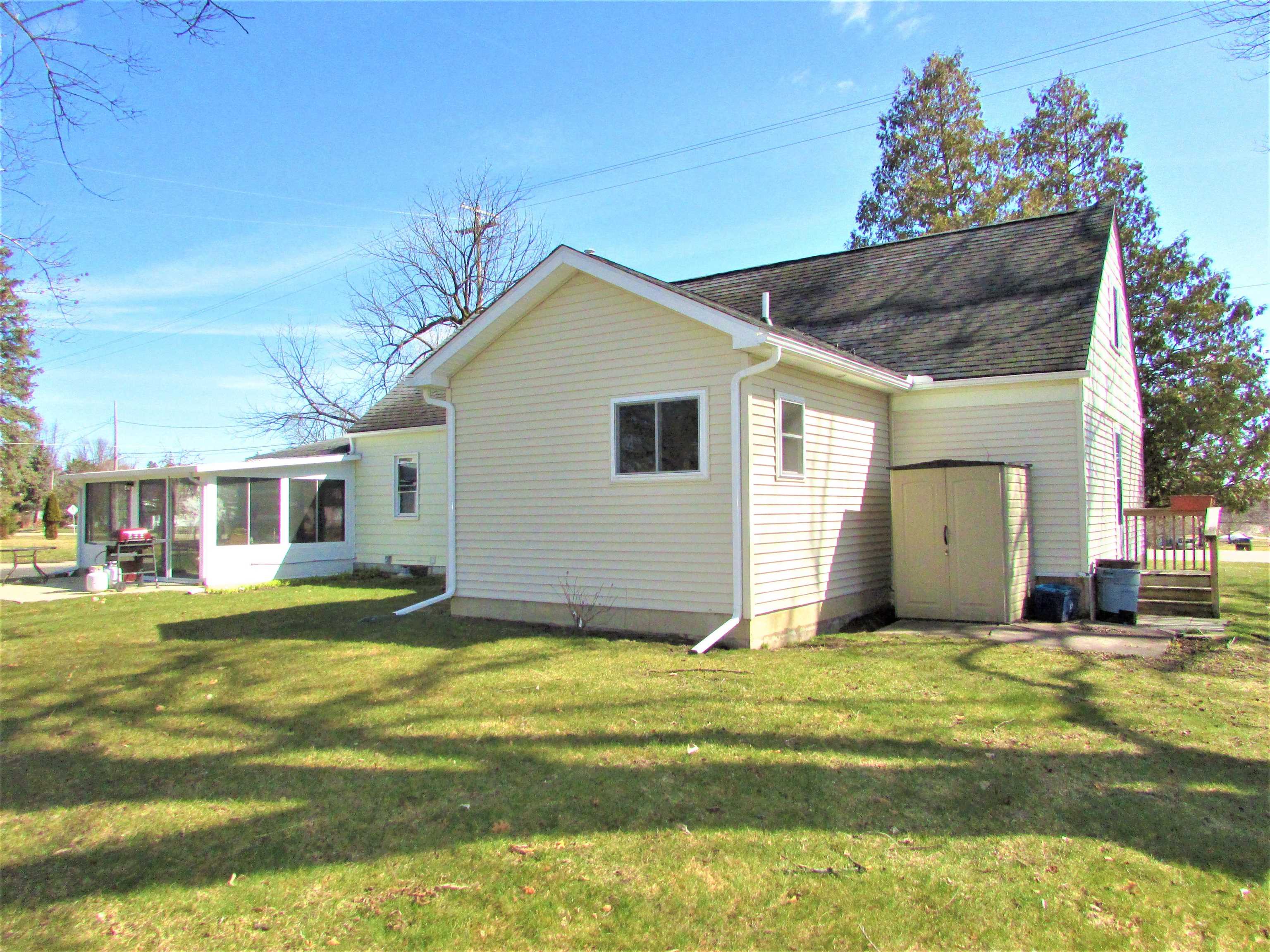 13520 Fenton Fenton, MI 48430 - Photo 35 of 37 50105182-34.JPG