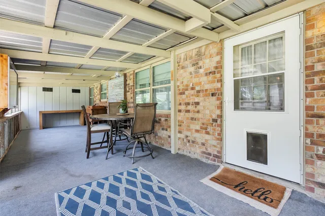 a view of a livingroom with furniture