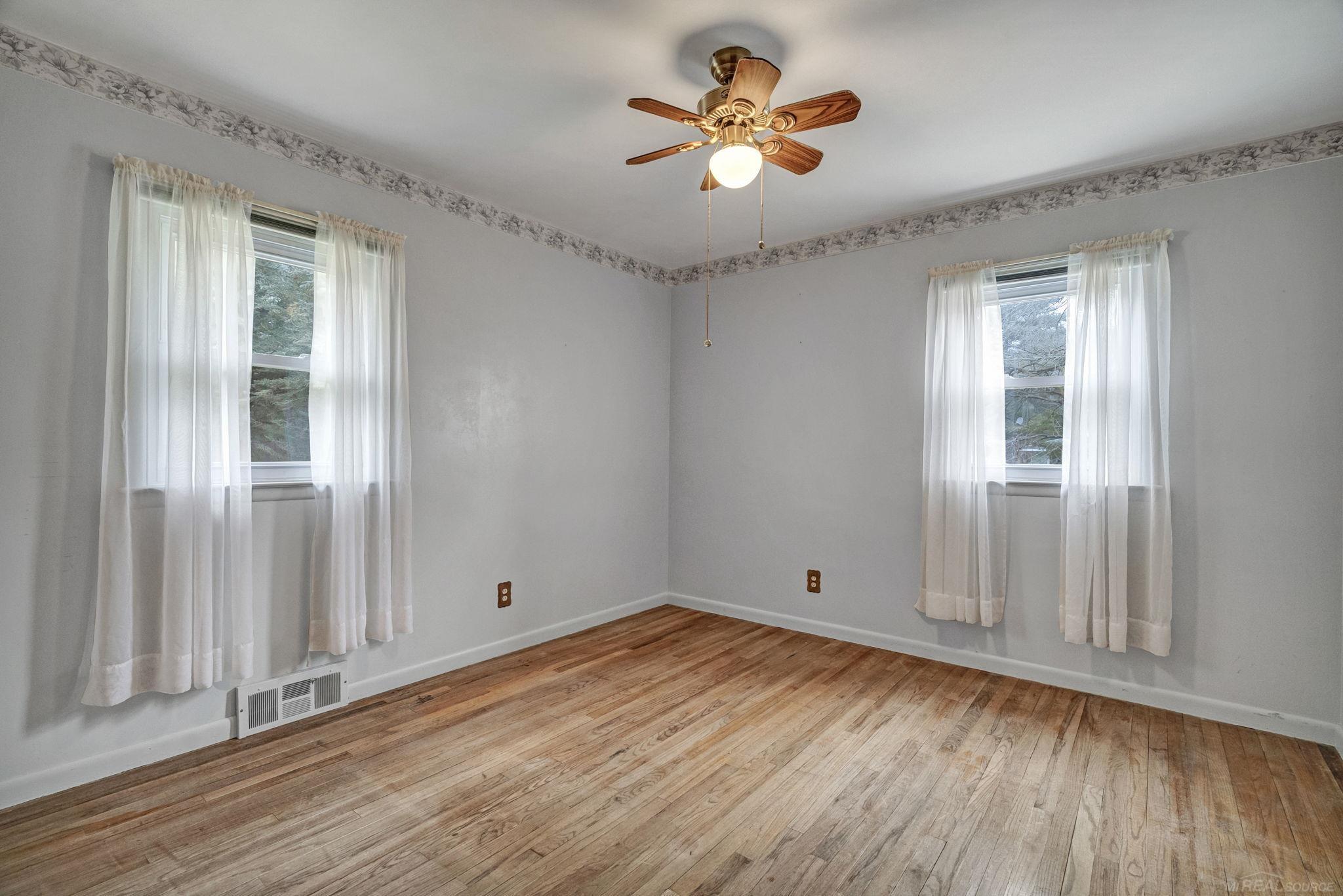 4808 Lakeshore Road Lexington, MI 48450 - Photo 20 of 58 50132896-1fb73731-7628-4b88-b66e-2b7c988b1f09.JPG
