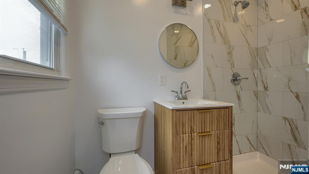 71 Chestnut Street Lodi, NJ 07644 - Photo 23 of 35