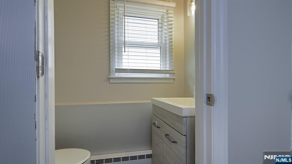 71 Chestnut Street Lodi, NJ 07644 - Photo 28 of 35