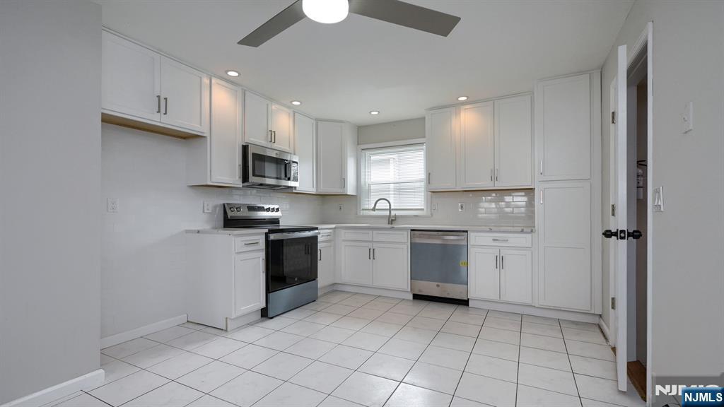 71 Chestnut Street Lodi, NJ 07644 - Photo 7 of 35