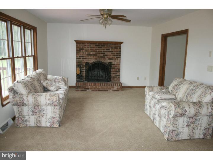 322 Robbins Road Frederica, DE 19946 - Photo 2 of 13 Family Room