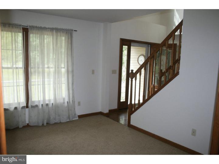 322 Robbins Road Frederica, DE 19946 - Photo 4 of 13 Living Room